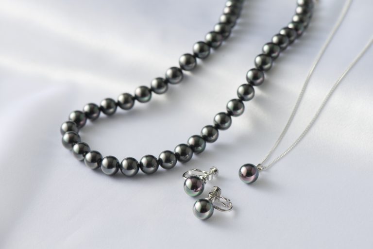 葬式 真珠 の ネックレス